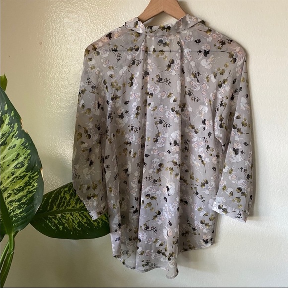 - Cabi | Matinee Floral Blouse - Picture 7 of 8